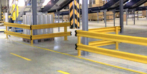 skyddsräcke på ett lager gult