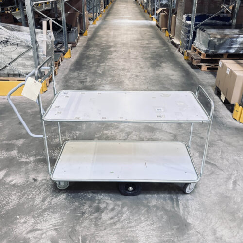 Plockvagn med lite etiketter på.